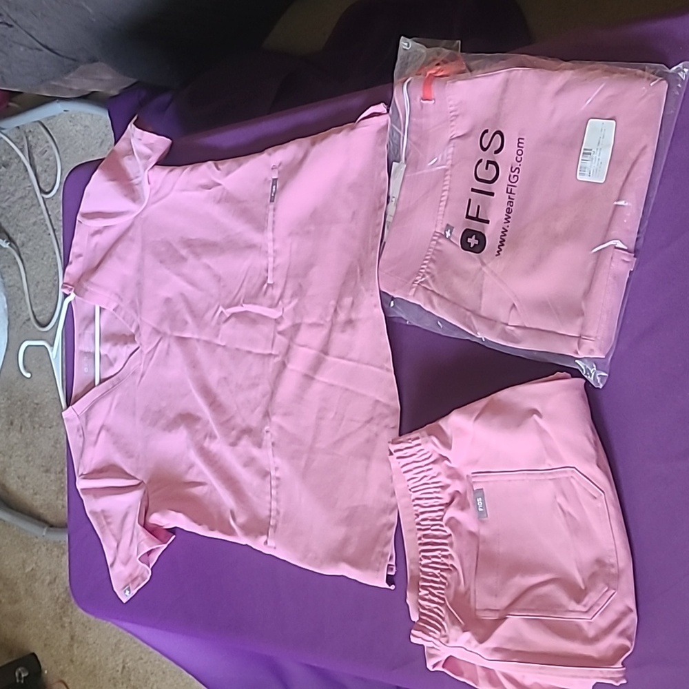 Figs chalk pink top